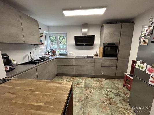 Hochwertige Nolte-Küche mit Neff-Großgeräten