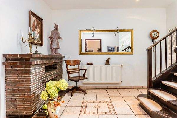 Entrée mit Aufgang ins 1.OG