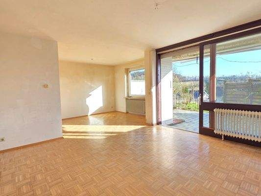 lichtdurchflutetes Wohnzimmer 