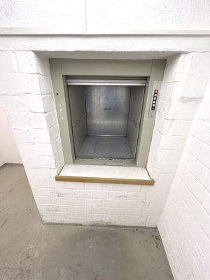 KG, Lastenaufzug bis 2.DG