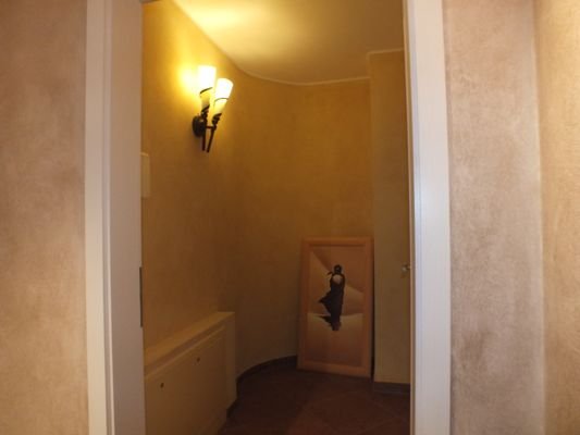 Zugang zum größeren Schlafzimmer