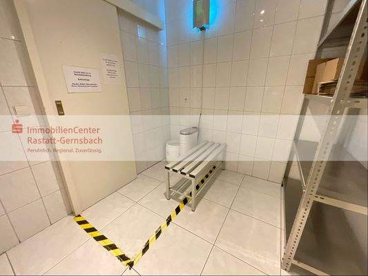 Schleuse/Umkleideraum EG