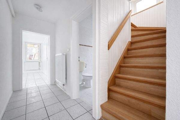 EG. Flur - Treppenaufgang