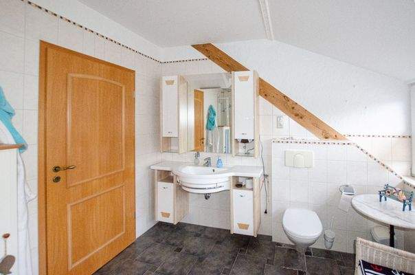 Badezimmer OG 02.jpg