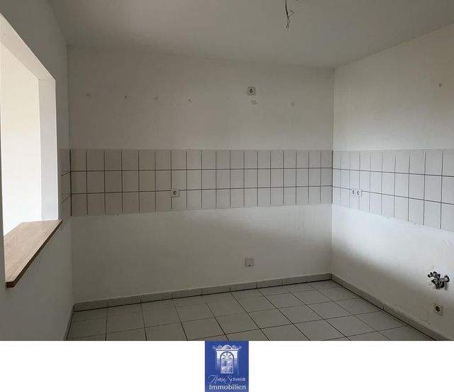 Dachtraum - Großzügiges Wohnzimmer mit Durchreiche zur Küche! - Foto 1