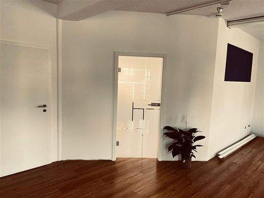 Durchgang zum 2.  Büroraum