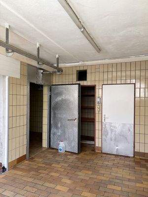 .. Lager mit Kühlhaus !