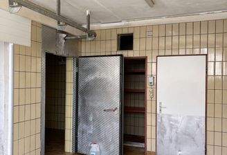 .. Lager mit Kühlhaus !