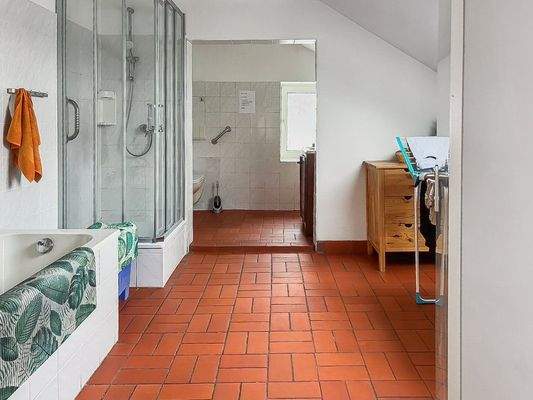 Badezimmer Ansicht 2