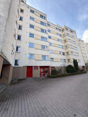 Aussen - Ansicht zur Wohnung (innen Küche).jpg