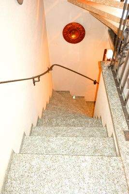 6 Treppe zum Kellerbereich.JPG