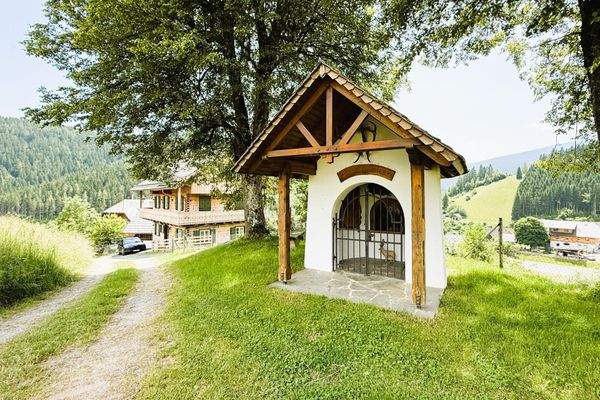 Die angrenzende Hubertuskapelle