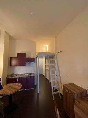 Zimmer (Küchenzeile, Hochbett)