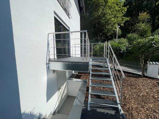 Balkon WZ mit Zugang Garten.jpg