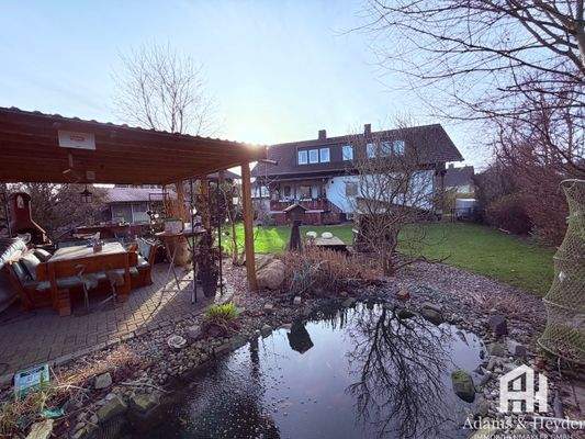 Gartenteich mit Garten-Lounge