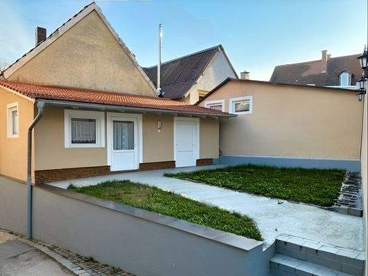 Nebengebäude und Garten