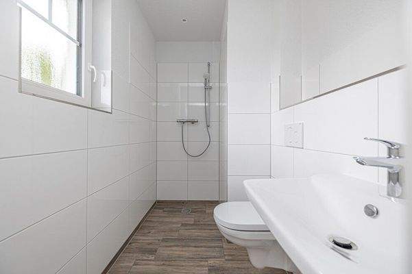 Gäste-WC mit Dusche