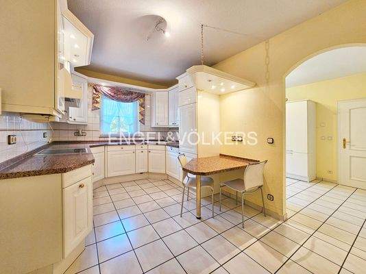 Küche mit angrenzendem HWR  EG