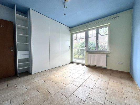 Zimmer 2 mit Zugang zur Terrasse