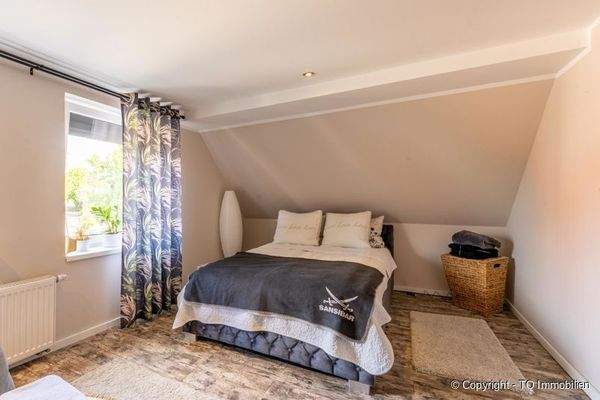 Schlaf- oder Kinderzimmer im DG