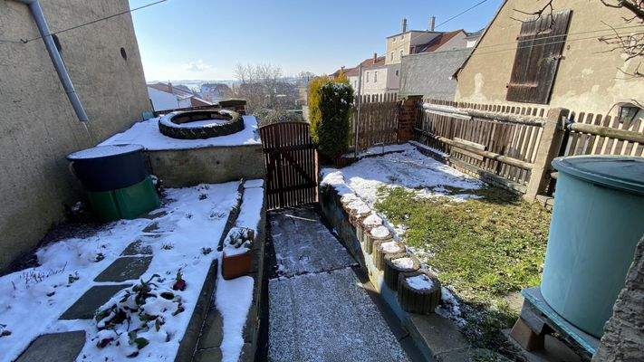 kleine Grünfläche im Hof