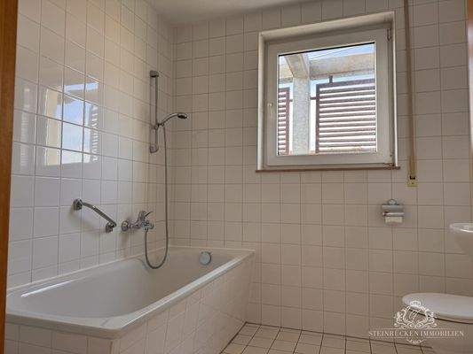 Badezimmer mit Wanne