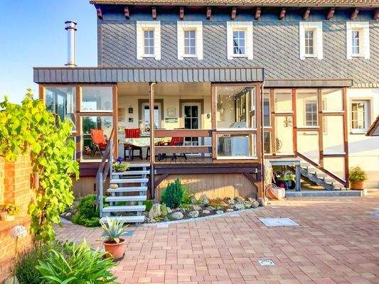 Wintergarten und Hauseingang