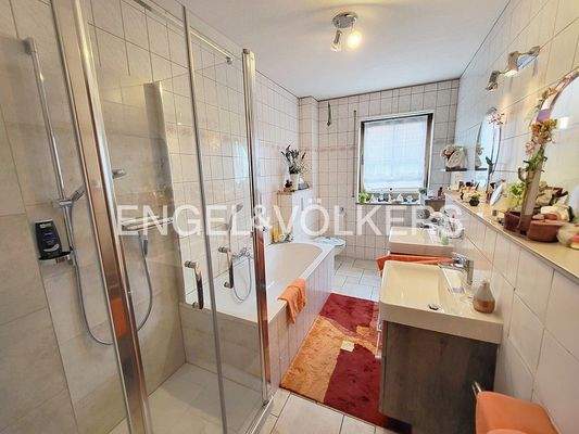 Badezimmer im Erdgeschoss