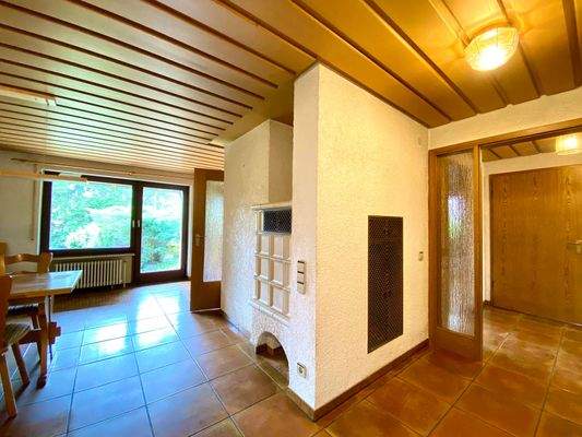 Kachelofen im Essbereich