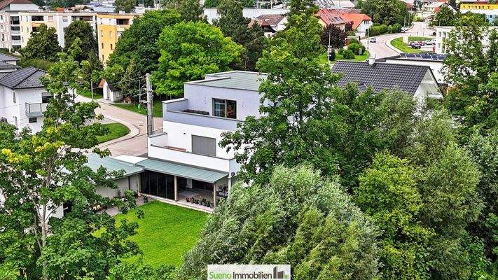 Drohnenansicht Wohnanlage im Grünen