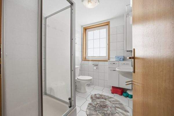 Badezimmer mit Dusche