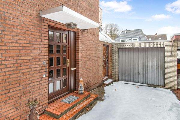 Eingangsbereich mit Garage