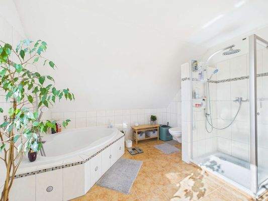 CAM04911G0-PR0052-STILL021