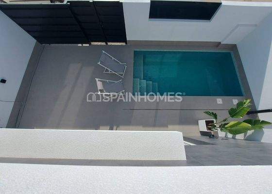 Contemporary Bungalows with Private Pools in Roldán, Murcia