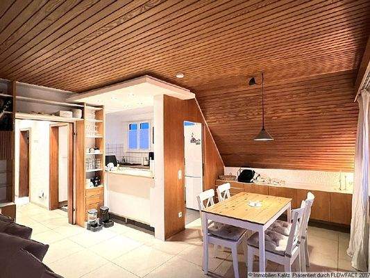 offene Küche und Essplatz DG-Wohnung