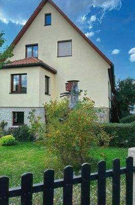 linke Hausgiebelseite