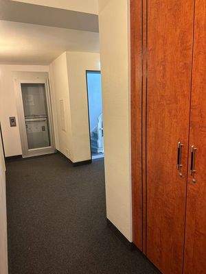 Flur mit Aufzug