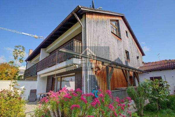 Südseite mit Kellerabgang