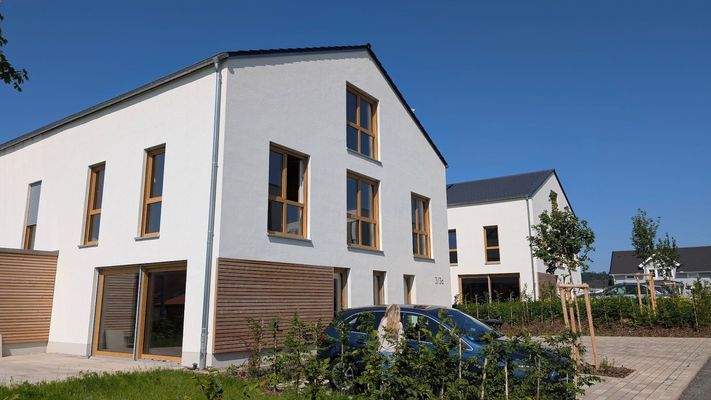 Bereits errichtete Nachbarhäuser