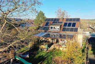 Hausansicht mit Garten in der Vogelperspektive