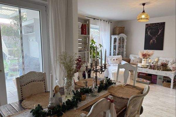 Essbereich mit Ausgang zur Terrasse