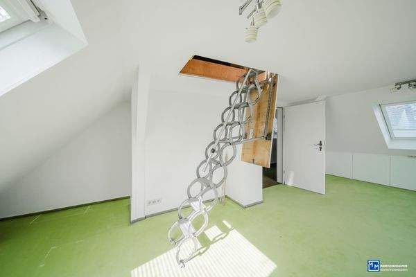 Dachgeschoss - Zugang zum Dachspitz