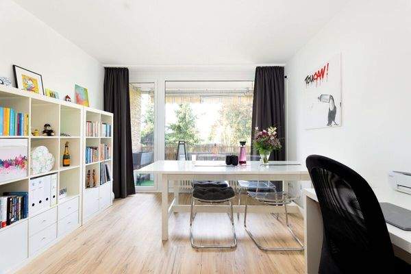 Essbereich mit Balkonzugang