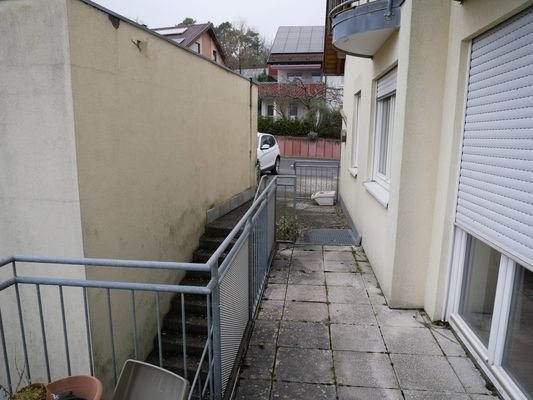 Zugang zum Balkon u. Garten