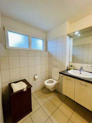 Badezimmer Ansicht 2