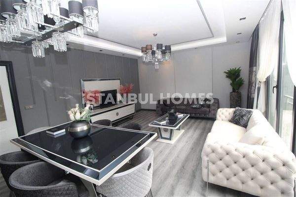 Luxury Flats with Pool, Gym and Parking in Beylikdüzü