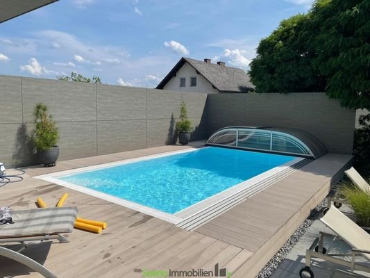 Pool mit Kuppel