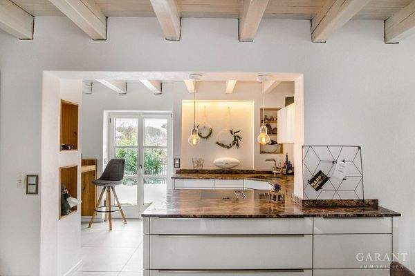 Haus-innen-wohnzimmer-küche