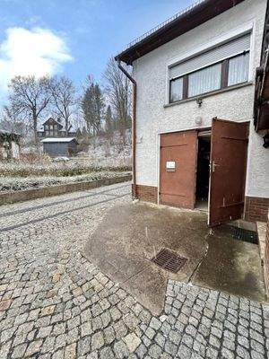 Hausrückseite + Garage im Haus