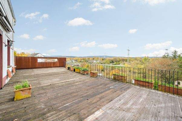 Terrasse Obergeschoss mit Blick in den Rheingau